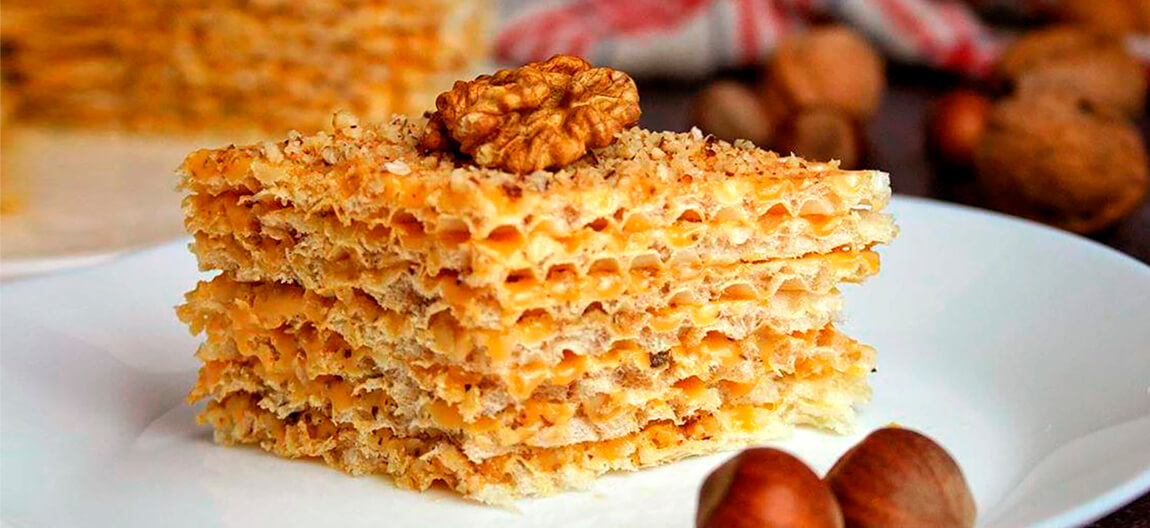 Wafer cake with nuts - LEKORNA