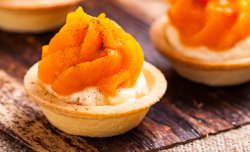 Wafer tartlet with a rice mousse and pumpkin