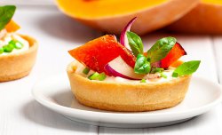 «Salad” Tartlet with pumpkin and cream chees